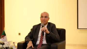 شايب يلتقي بالرياض مع أفراد من الجالية الجزائرية المقيمين بالمملكة العربية السعودية