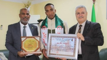 والي تقرت يكرم اللاعب أشرف عبادة
