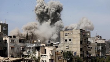 غارات جوية صهيونية وقصف مدفعي في قطاع غزة