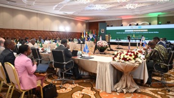 الدعوة إلى توحيد الاستراتيجيات لمكافحة الإرهاب والاستفادة من تجربة الجزائر