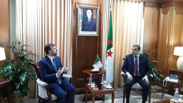 عرقاب يبحث توسيع التعاون مع ممثلي الشركة البرازيلية WEG