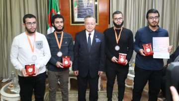 أوسمة استحقاق للطلبة الجزائريين المتوجين في الأولمبياد الدولي للرياضيات