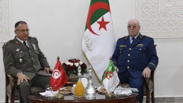 الأمين العام لوزارة الدفاع الوطني يستقبل رئيس أركان جيش البر التونسي