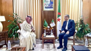 عجال يلتقي السفير السعودي بالجزائر