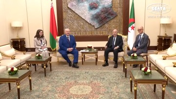 رئيس الجمهورية يتحادث مع نظيره البيلاروسي