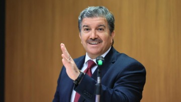 وزير الاتصال يشيد بجهود الأسرة الإعلامية في مرافقة مسيرة التنمية الوطنية الشاملة 
