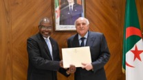 عطاف يستقبل سفير جمهورية ناميبيا الجديد لدى الجزائر