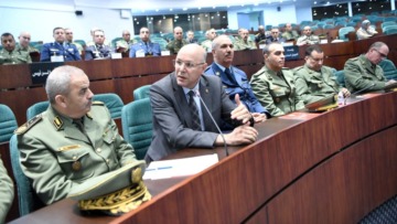ضباط المدرسة العليا الحربية في زيارة إلى المجلس الشعبي الوطني
