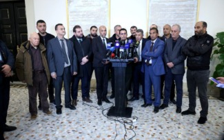نقابات قطاع النقل تؤكد استئناف نشاط نقل البضائع والمسافرين وتشيد باستجابة السلطات العمومية لانشغالاتهم
