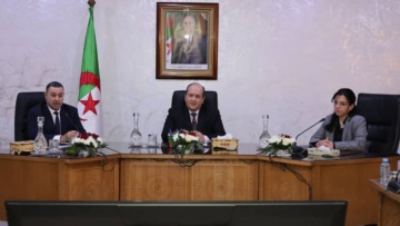 الوزير الأول يترأس اجتماعا تنسيقيا مع الولاة لضمان تزويد السوق بالمواد الضرورية خلال شهر رمضان