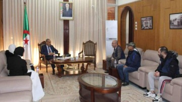 ولاية عنابة.. الوالي يتعهد بالتكفل بانشغالات المواطنين