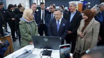 بداري يشيد بإنجازات الطلبة في المدرسة الوطنية المتعددة التقنيات بالحراش