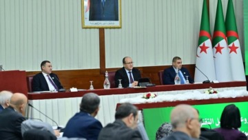 الوزير الأول يشرف على ندوة حول مشروعي التعديل التقني للدستور والقانون العضوي المتعلق بنظام الانتخابات