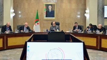 سيفي غريب يترأس اجتماعا للمجلس الأعلى لضبط الواردات