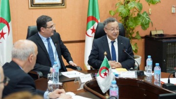 آيت مسعودان وبداري يؤكدان التنسيق والتكفل بمطالبهم لخدمة مصلحة المريض والمنظومة الصحية