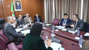 البرلمان يستمع إلى ممثل حزب التجمع الوطني الديمقراطي