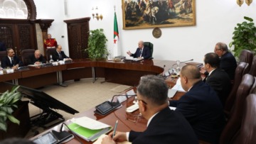 دعم تكاليف الحجاج الجزائريين لهذا العام بعشرة ملايين سنتيم.. الرئيس تبون يحيّي  الجماهير الجزائرية تحية خاصة
