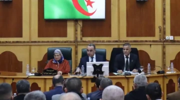 تيبازة: تنصيب خلية أزمة لمواجهة التقلبات الجوية التي تشهدها الولاية