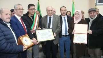 تيزي وزو.. بلدية الأربعاء ناث إيراثن تتحصل على الجائزة الأولى في مسابقة استعمال الأمازيغية في الإدارة