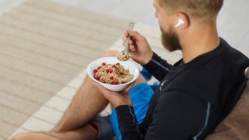 شباب جزائريون يهتمون بالحمية ويسعون للقوام المثالي