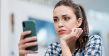 الفضفضة عبر مواقع التواصل أو حينما تتحول المشكلة الأسرية إلى محتوى رقمي
