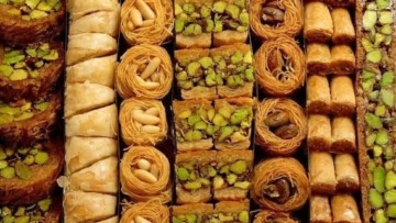مختصون يحددون الوقت المثالي لتناول حلويات رمضان
