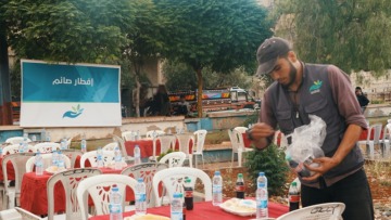 السعي لإطعام الطعام وإفطار الصائمين