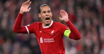 روني يفتح النار مجددا على فان دايك