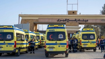 فتح معبر رفح بالاتجاهين.. أعداد محدودة وقيود مشددة مع نقل جرحى إلى مصر
