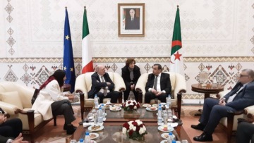 وزير البيئة وأمن الطاقة الإيطالي يحل بالجزائر