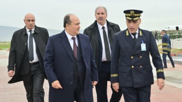 الوزير الأول يحل بعنابة في زيارة عمل لتفقد أشعال توسعة الميناء