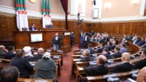 صورة معبرة عن مجلس الأمة يوافق على قائمتي ممثليه في اللجنتين المتساويتي الأعضاء