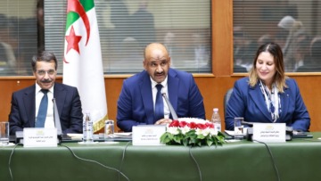 وزير المالية يقدم عرضا حول مشروع قانون تسوية الميزانية لسنة 2023