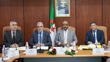 لجنة المالية بالبرلمان تستمع إلى المدراء العامين للضرائب والميزانية والخزينة والمحاسبة