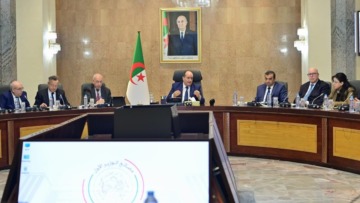 الوزير الأول يشرف على تنصيب فوج العمل المكلف بإنشاء الشبكة الوطنية للاعتماد والمطابقة والمصادقة