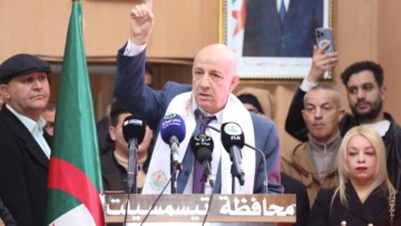 بن مبارك يؤكد على ضرورة العمل بإخلاص وتجسيد البرامج التنموية المسطرة