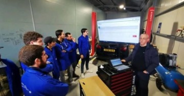 تكوين مهني: مبادرة تكوينية تقنية نوعية لفائدة متربصي معهد التقنيات الكهربائية والإلكترونية والميكانيك