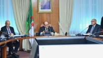 صورة معبرة عن الوزير الأول يترأس اجتماعا وزاريا مشتركا لدراسة واقع وآفاق العلاقات الجزائرية-النيجرية