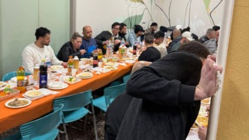 القنصلية العامة للجزائر بميلانو تنظم مائدة إفطار جماعي لأبناء الجالية الوطنية