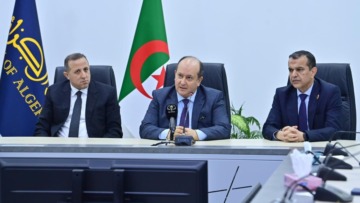 الوزير الأول يشرف على تنصيب محافظ بنك الجزائر محمد لمين لبو