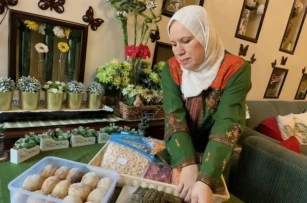 المرأة الجزائرية في رمضان.. بين جهد الطبخ ونور العبادة