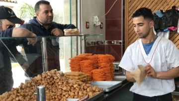 شباب يغيّرون مجال تجارتهم ويتوجهون للمواد الأكثر استهلاكا في رمضان
