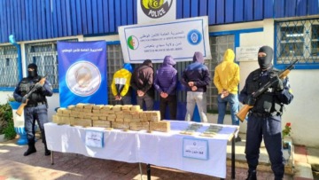 سيدي بلعباس: الإطاحة بشبكة إجرامية منظمة وحجز أزيد من 43 كلغ من الكيف المعالج مصدرها المغرب