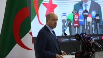الشفافية وعصرنة الأداءات وتبسيط الإجراءات.. التزام ثابت لا رجعة فيه لبناء إدارة حديثة في خدمة المرتفق