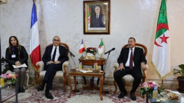 وزير الداخلية يستقبل نظيره الفرنسي