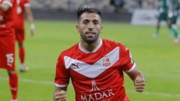 توقيف اللاعب مزيان عن التدريبات لأسباب انضباطية