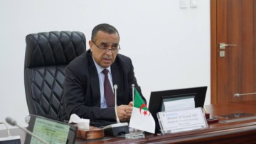 وزير الطاقة والطاقات المتجددة يترأس اجتماعا حول أداء مجمع “سونلغاز” بخصوص عدد من المشاريع