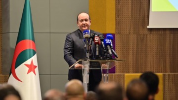 سيفي: وصول أولى شحنات خام الحديد من منجم غارا جبيلات إلى وهران خطوة عملاقة لتجسيد مخطط تنمية شامل ومتكامل