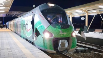 انطلاق تاريخي لأول قطار من تندوف نحو بشار
