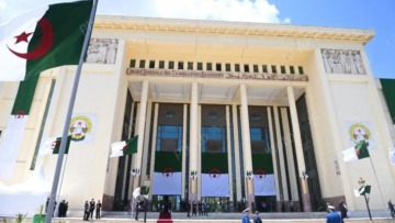 ذكرى تأسيس الاتحاد العام للعمال الجزائريين.. محطة تاريخية لاستحضار نضالات العمال ودورهم في دعم الثورة التحريرية وإسهامهم في البناء والتشييد